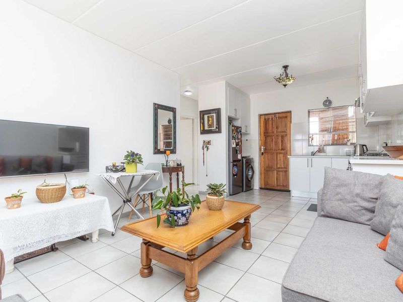 Honeypark Haven: Modern, Stylish, Perfect Home for Families & Pets! - Photo 5