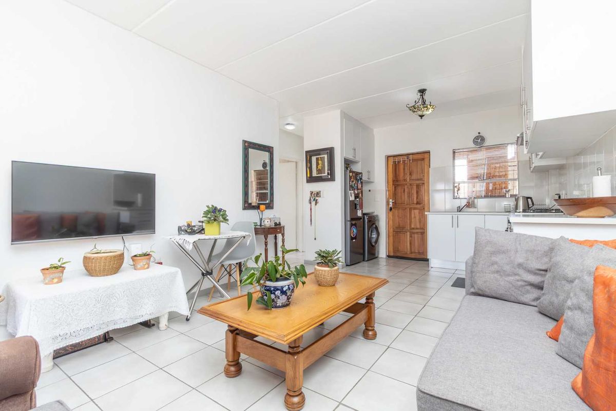 Honeypark Haven: Modern, Stylish, Perfect Home for Families & Pets! - Photo 5