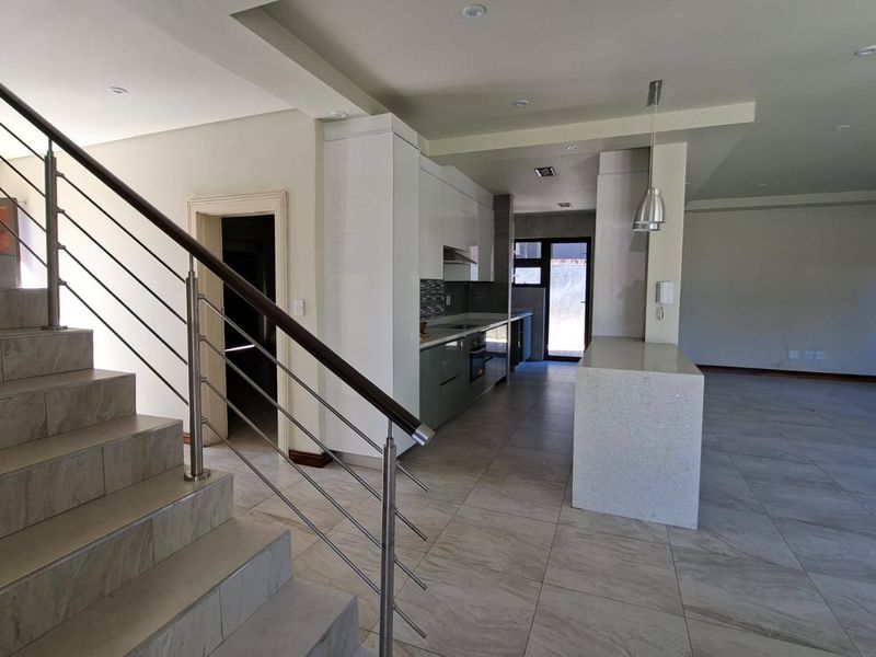 Sophisticated Bedfordview Living with Style, Space & Security - Photo 2