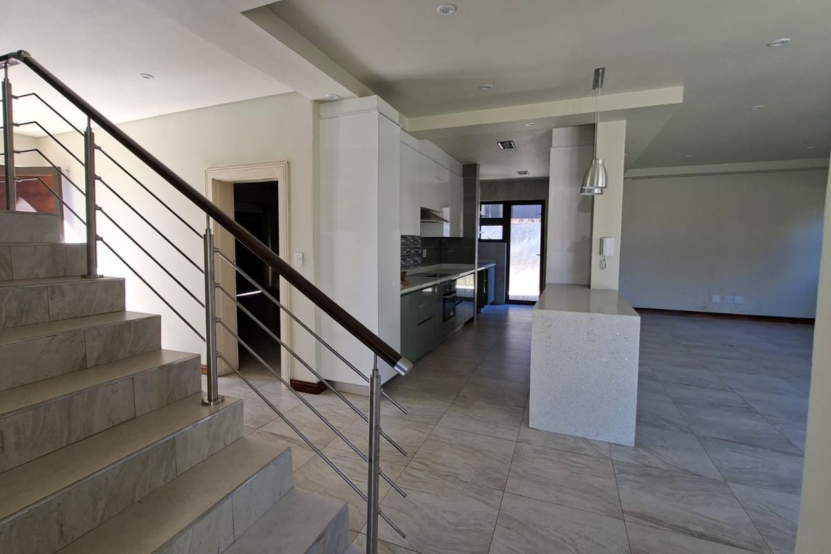Sophisticated Bedfordview Living with Style, Space & Security - Photo 2