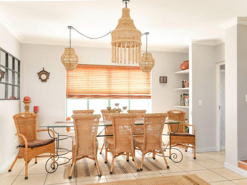 Exquisite and charming home with a beautiful garden in the always popular Kingshaven Estate - Photo 9