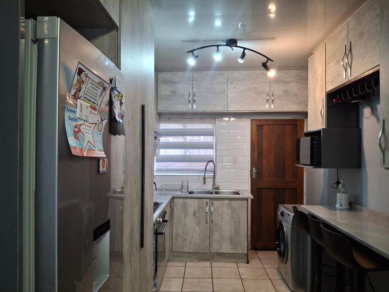 Your Dream 2-Bedroom Home with Private Garden - Photo 9