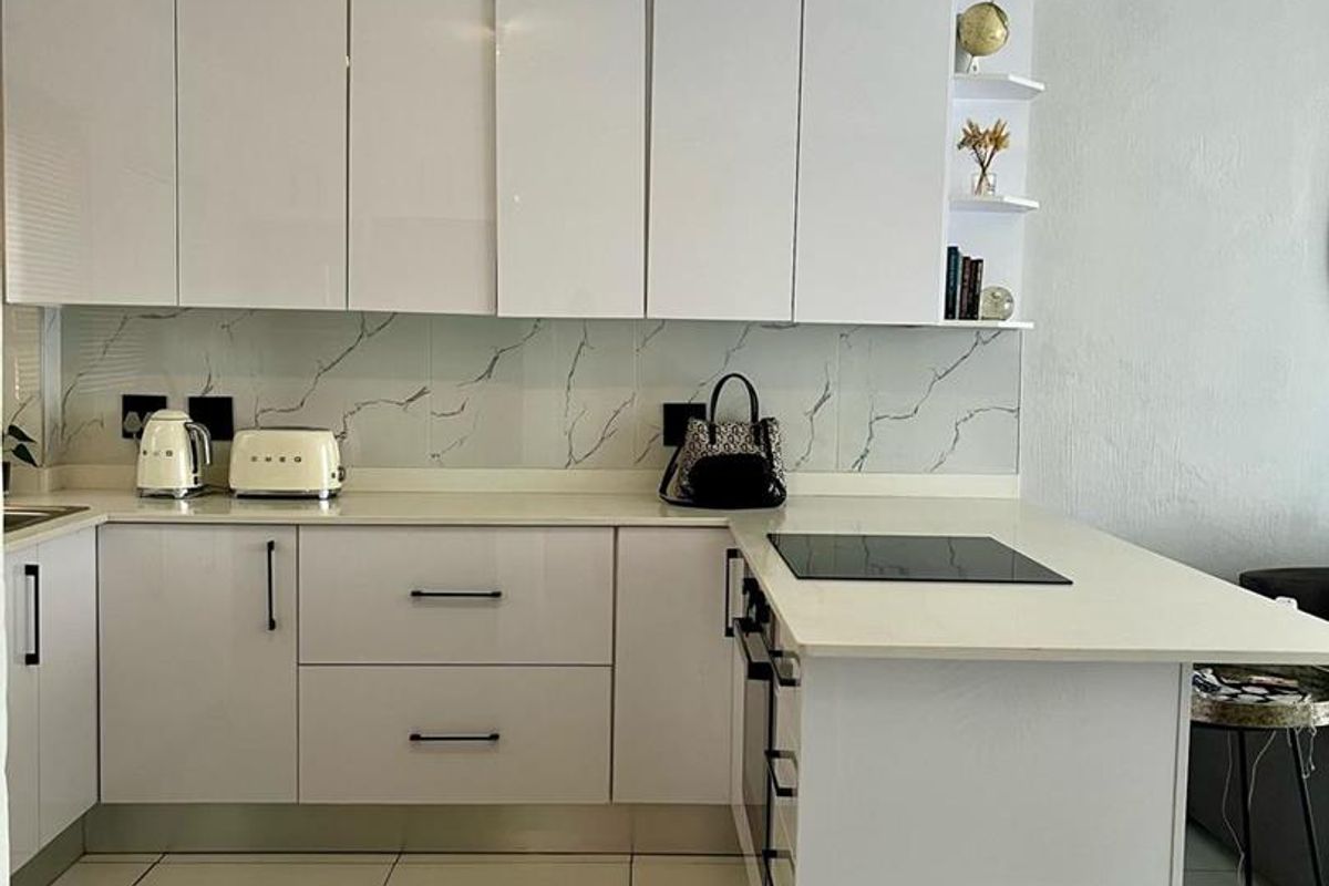 A BEAUTIFUL APARTMENT IN HONEYDEW AWAITS YOU - Photo 3