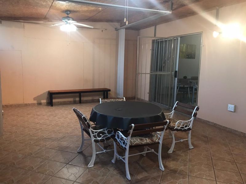 GORGEOUS AND SPACIOUS 2 BEDROOM UNIT FOR SALE IN MARIENTAL (JEANDRE AVENUE) - Photo 4