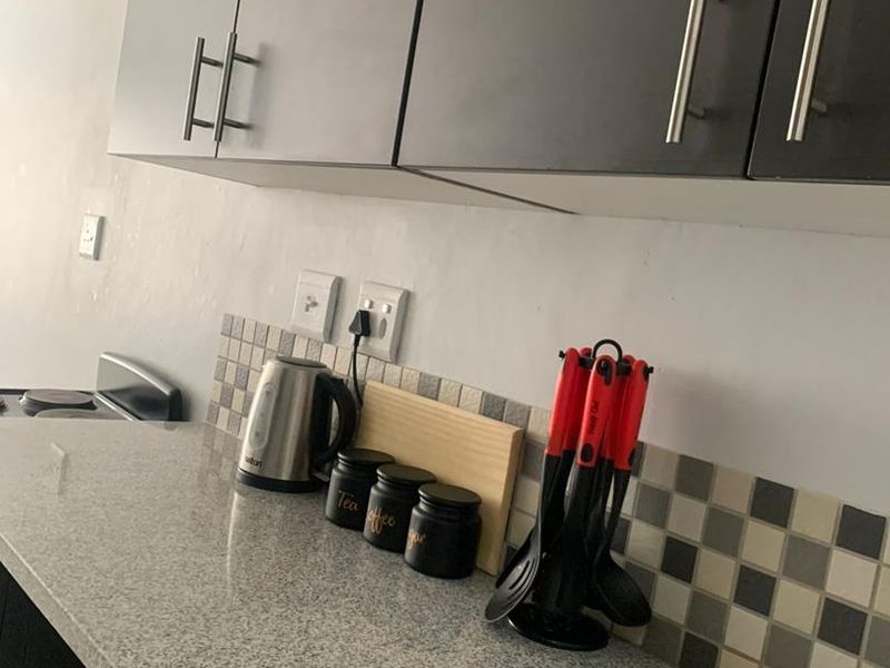 Modern Bachelor Unit for Sale - Photo 6