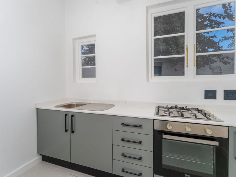 Stylish Renovated 2-Bedroom - Photo 4