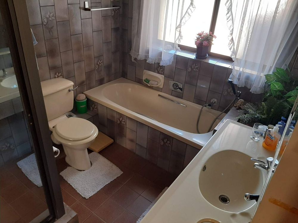 En suite Bathroom
