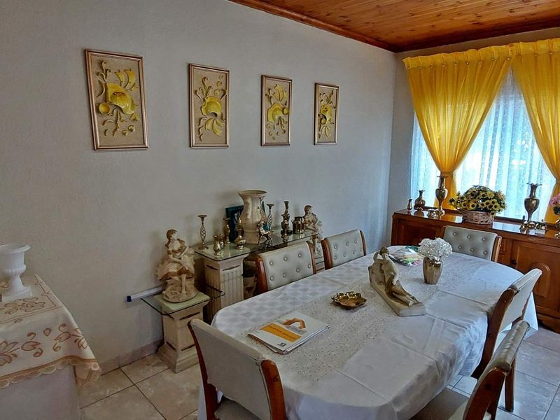 Family home with Flat - Photo 6