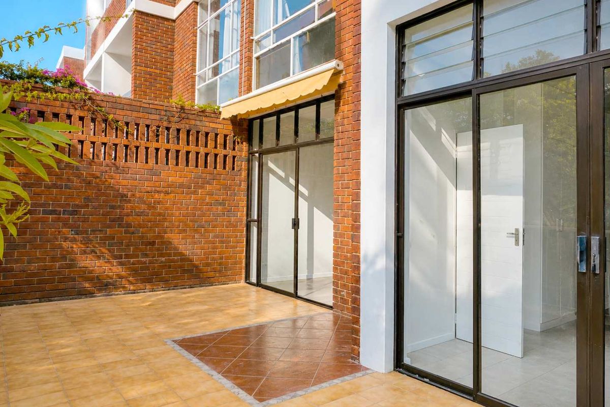 2 bedroom apartment in Illovo - Photo 5