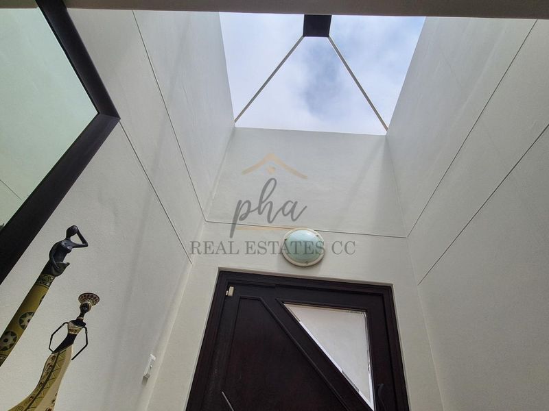 SPACIOUS with versatile Living spaces - Photo 9