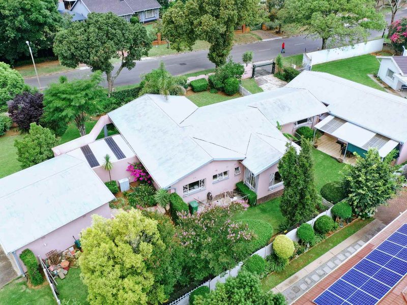 Secure, Spacious Living with Income-Generating Flatlet - Photo 2