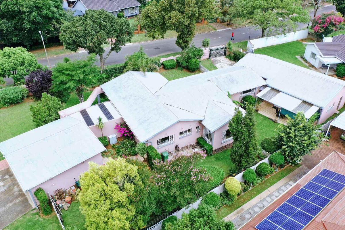 Secure, Spacious Living with Income-Generating Flatlet - Photo 2