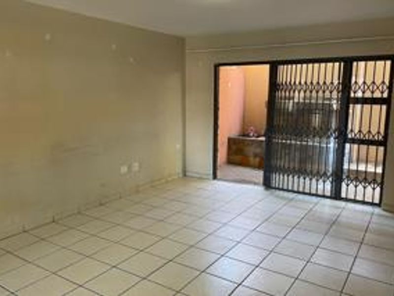 Modern 2 Bedroom Ground floor Unit for Sale! - Photo 3