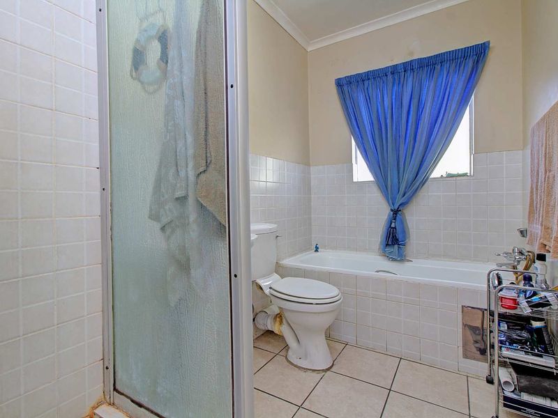 Experience Modern Living in Wilgeheuwel, Roodepoort - Photo 9