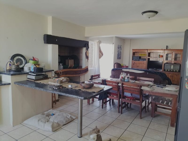 Spacious house with work from home potential - Photo 6