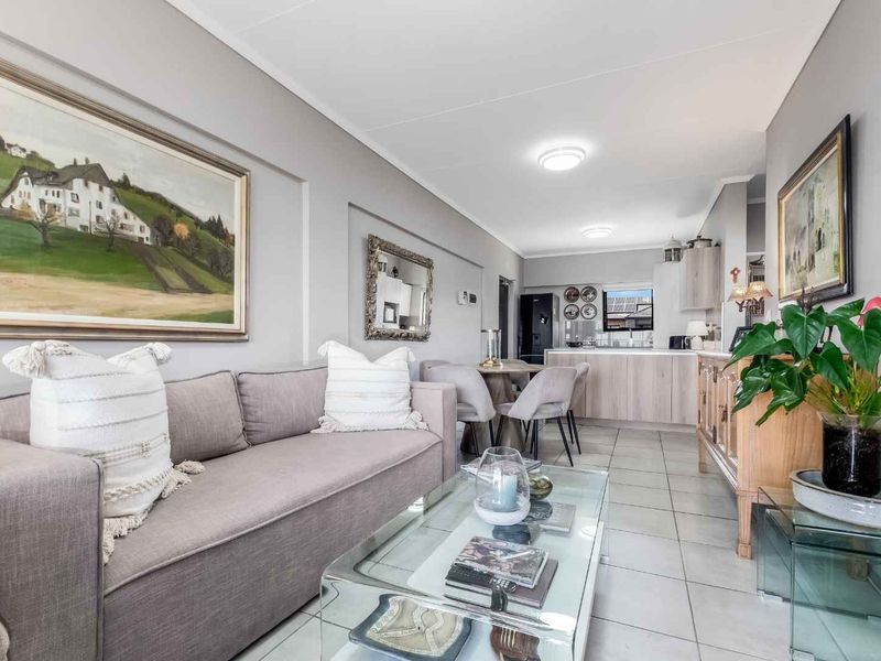 STYLISH AND CLASSY TOP FLOOR UNIT, IN A QUIET POSITION OFFERING PLENTY OF SPACE AND GORGEOUS VIEWS - Photo 7