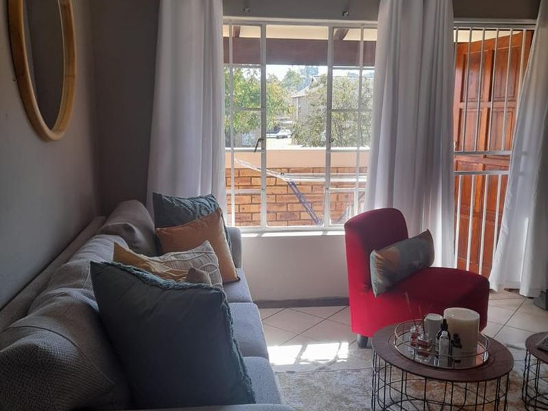 Discover Your Perfect Home in Roodepoort Honeypark Today - Photo 6