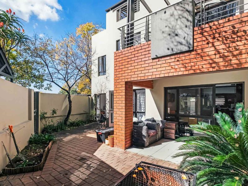 IDEAL LOCK-UP AND GO GROUND FLOOR UNIT IN SOUGHT AFTER TINZA LIFESTYLE ESTATE - Photo 1