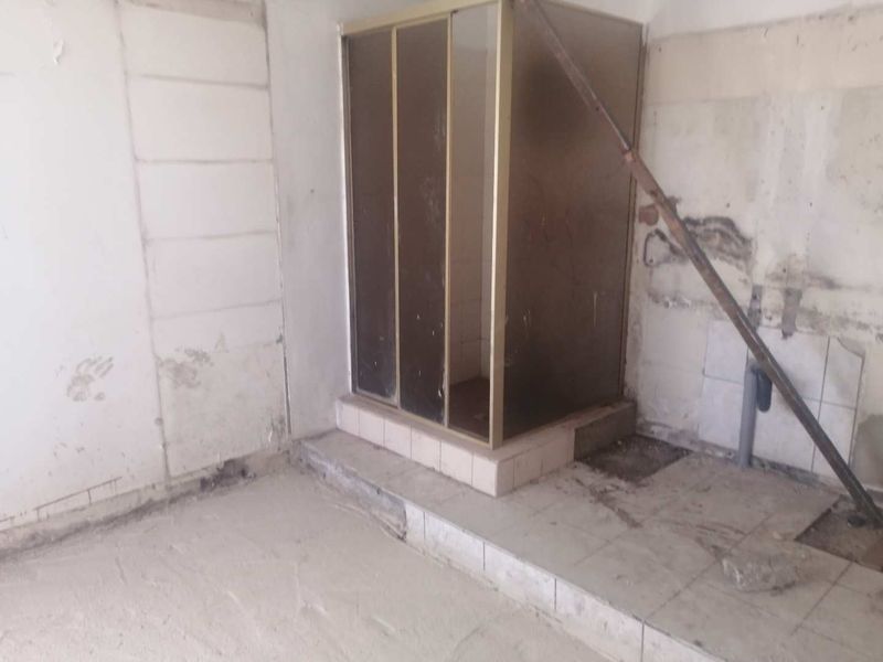 A total renovation is needed! - Photo 10