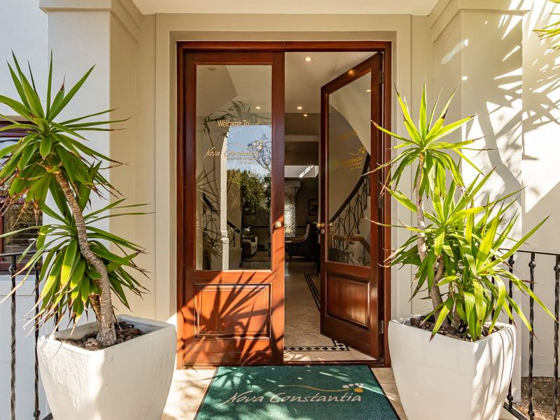 Serene & Luxurious 5 Star Boutique Residence In Constantia Valley - Photo 5