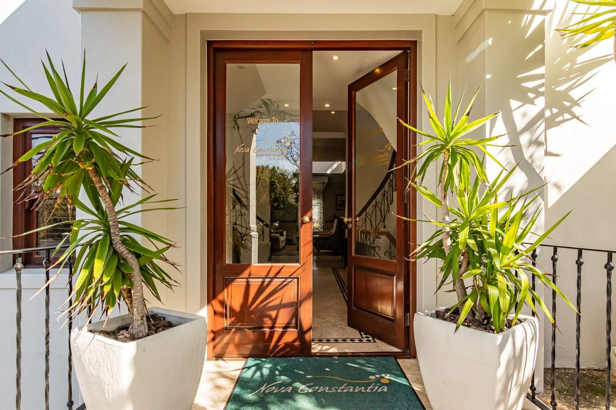 Serene & Luxurious 5 Star Boutique Residence In Constantia Valley - Photo 5