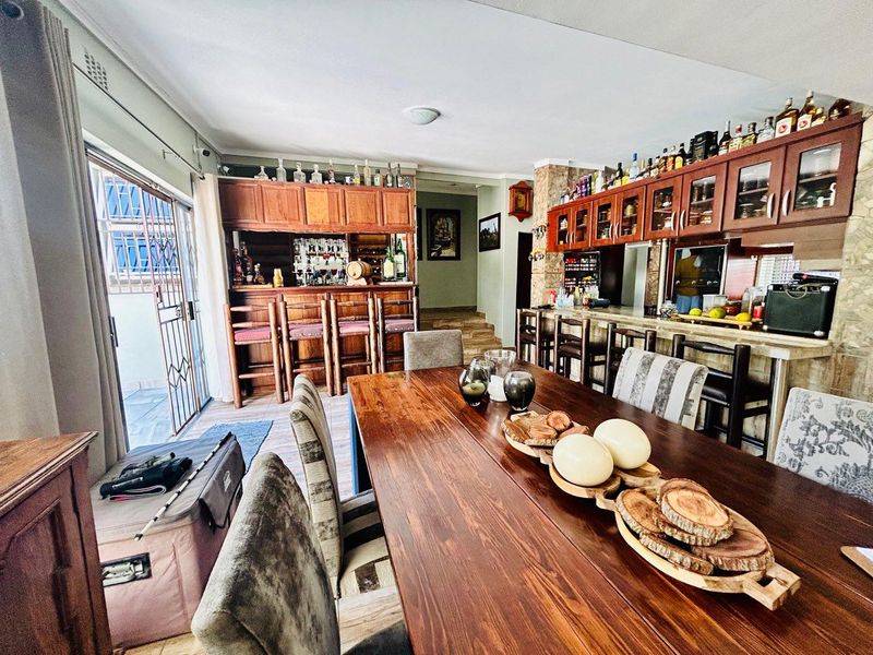 This absolutely Gorgeous, Move in ready Property for sale - Photo 2