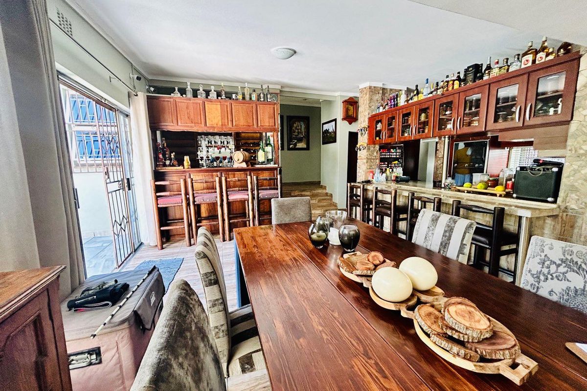 This absolutely Gorgeous, Move in ready Property for sale - Photo 2