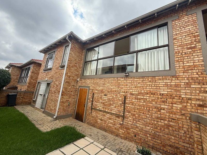 Spacious Face-Brick Duplex – Immediate Occupation Available - Photo 1