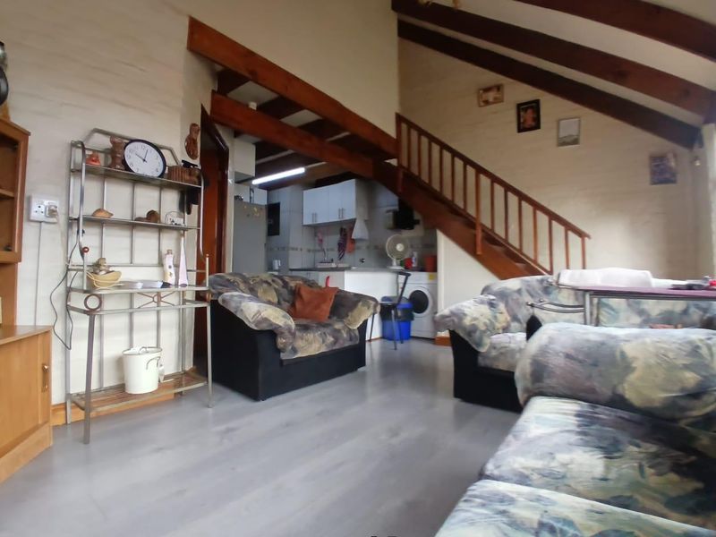 Sectional Title Facebrick Duplex Townhouse in quiet complex - Photo 3