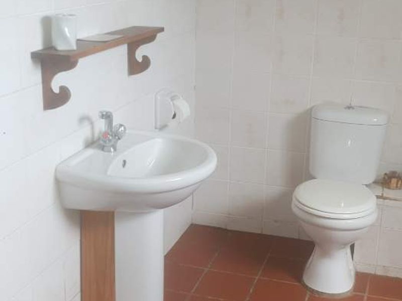 4 Bedroom House with 4 Bathrooms - Photo 10