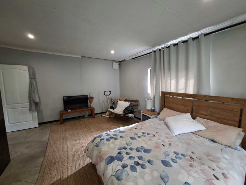 2 Bedroom Home For Sale - Photo 5