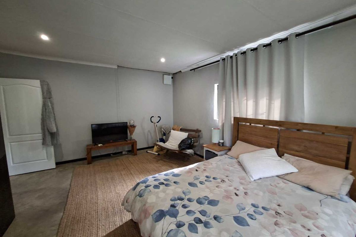 2 Bedroom Home For Sale - Photo 5
