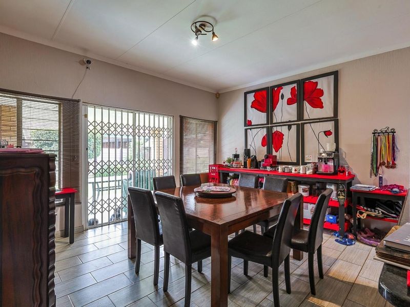 Energy-Efficient 3 Bedroom Home in Garsfontein.

This neat and well-maintained 3-bedroom home offers comfortable family living with the added benefit of excellent energy efficiency. Designed for practicality and easy entertaining, it’s the perfect mo - Photo 5