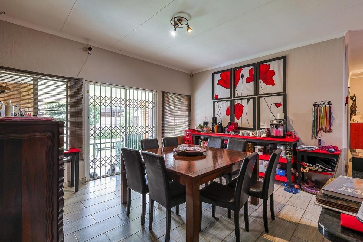 Energy-Efficient 3 Bedroom Home in Garsfontein.

This neat and well-maintained 3-bedroom home offers comfortable family living with the added benefit of excellent energy efficiency. Designed for practicality and easy entertaining, it’s the perfect mo - Photo 5