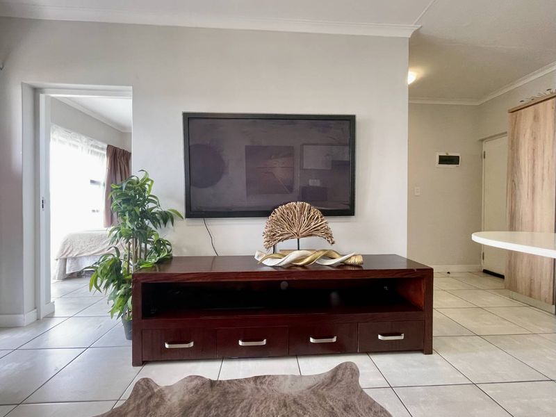 1 Bedroom Penthouse with sea view - Photo 5