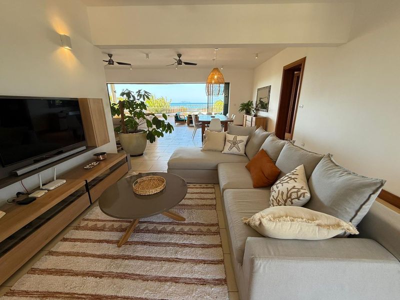 Beachfront Luxury Living with Panoramic Ocean Views - Photo 6