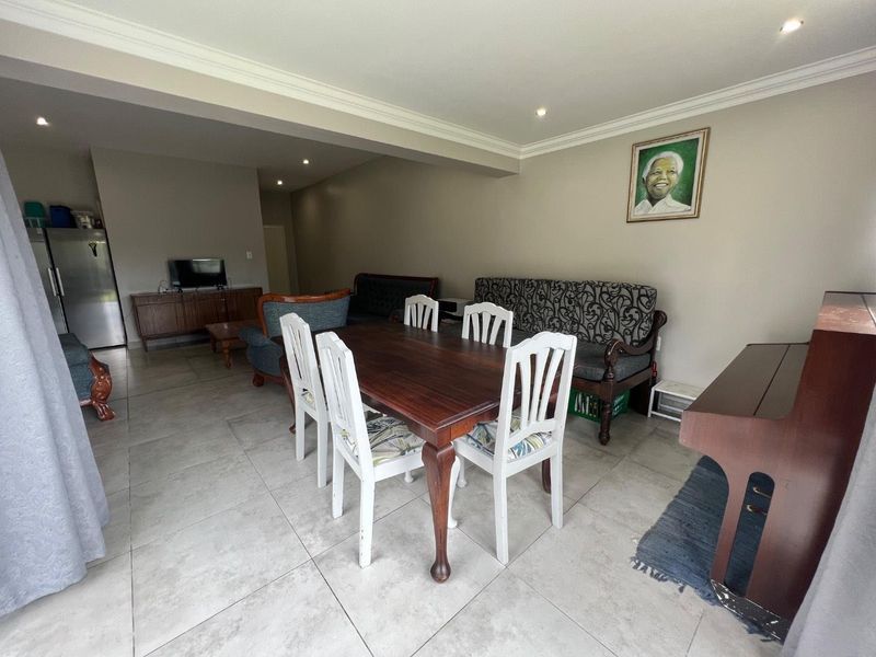 Four-Bedroom, Two-and-a-Half Bathroom Semi-Detached Residence in a Secure Estate - Photo 10