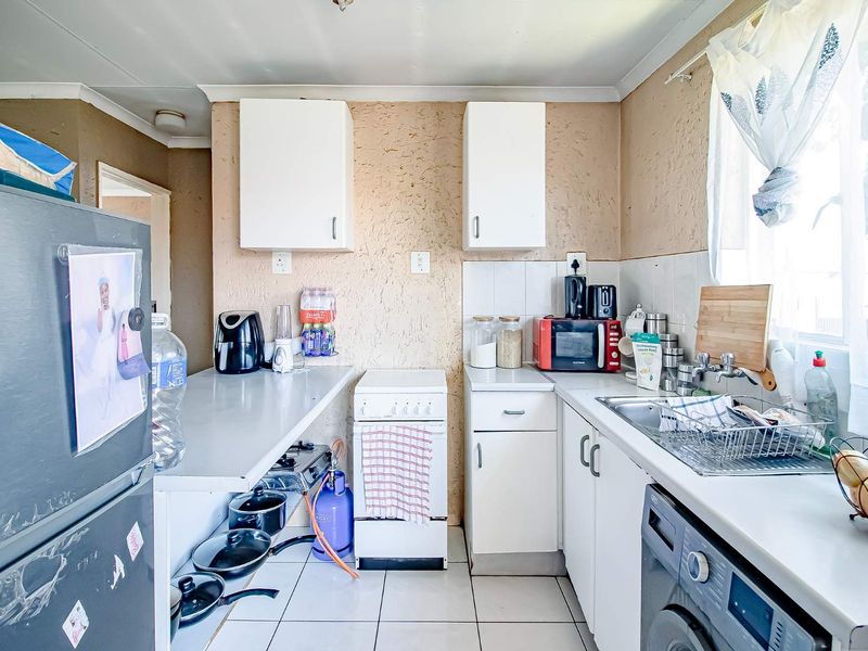 First Floor Corner Unit - Photo 2