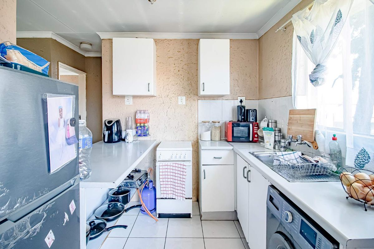 First Floor Corner Unit - Photo 2