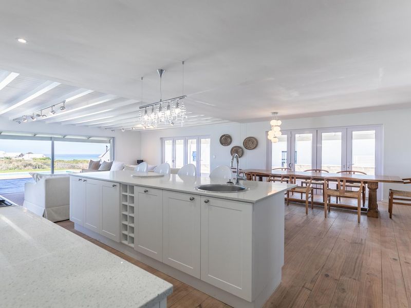 Stylish West Coast Home at the Sea - Photo 9