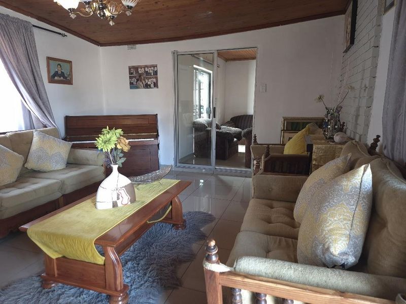 Spacious family home - Photo 5