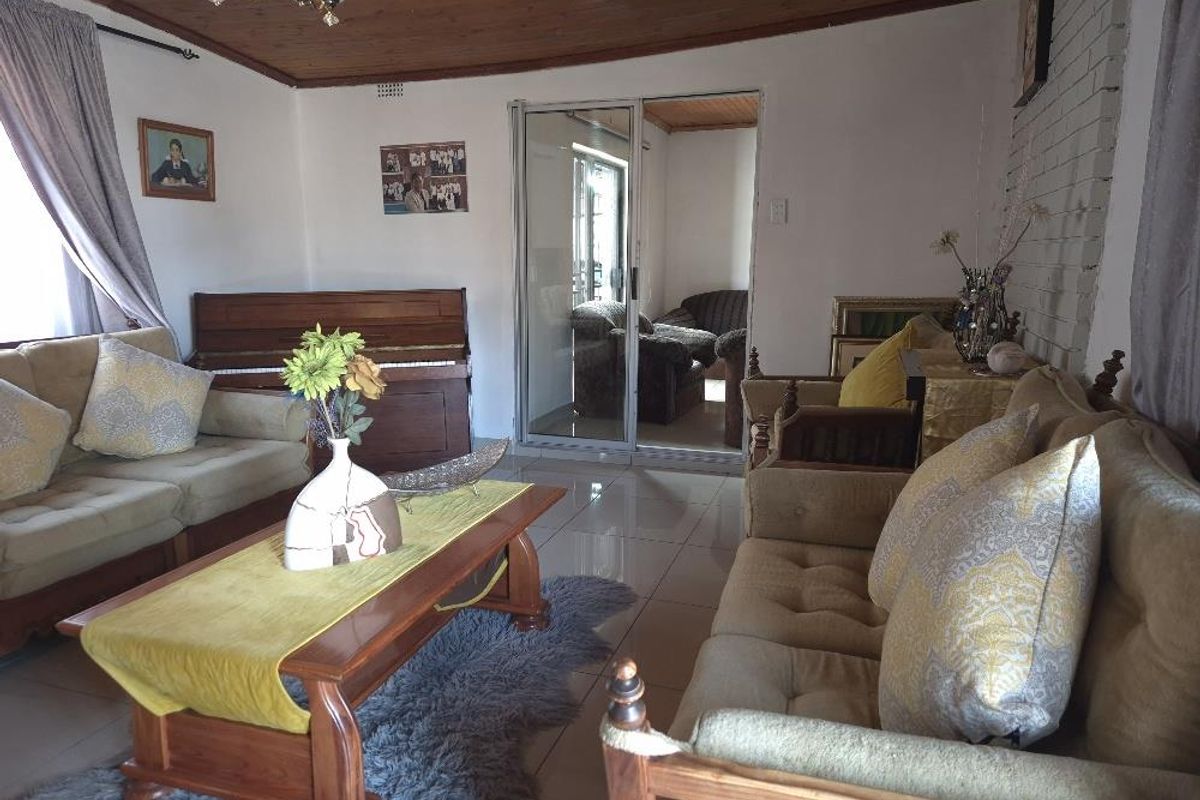 Spacious family home - Photo 5