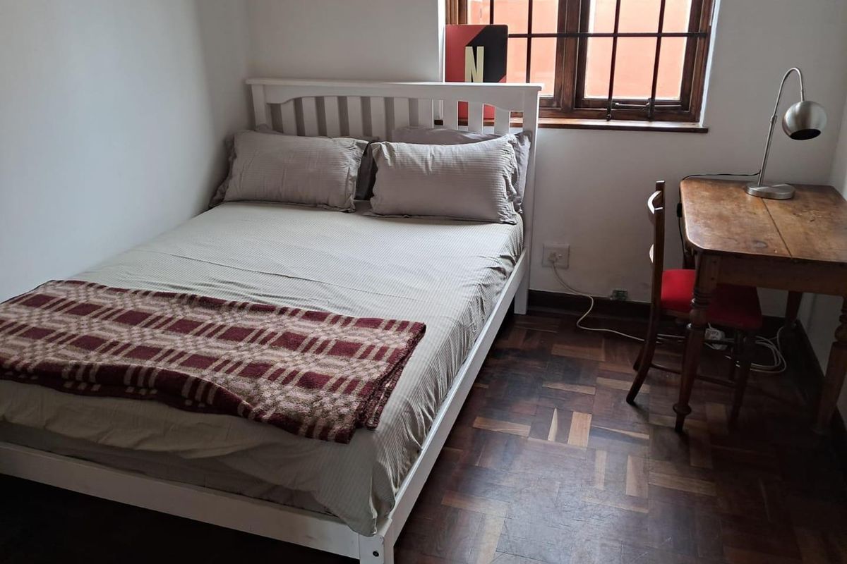 Charming Room in Prime Location - Photo 2