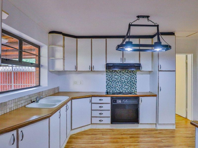 Spacious Family Home with Dual Living & Workshop Potential - Photo 5