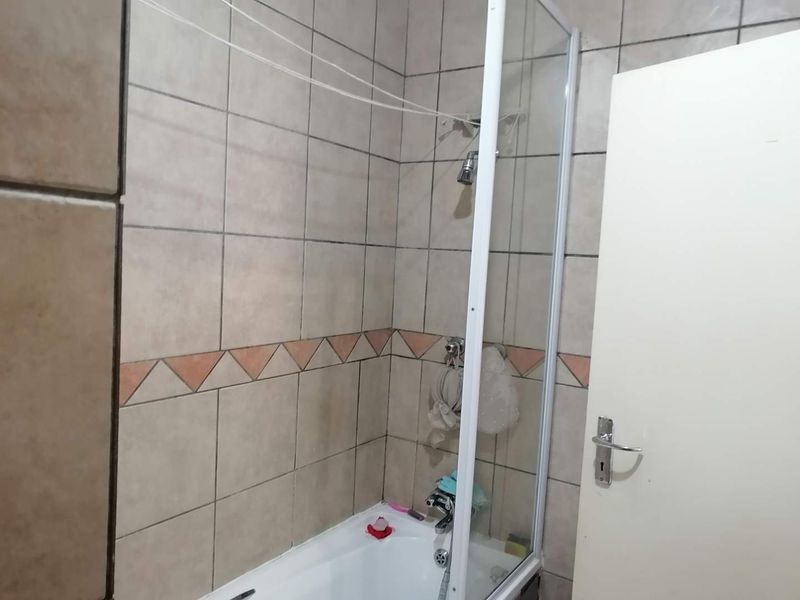 2 Bedroom Apartment for Sale in Vorna Valley - Photo 9