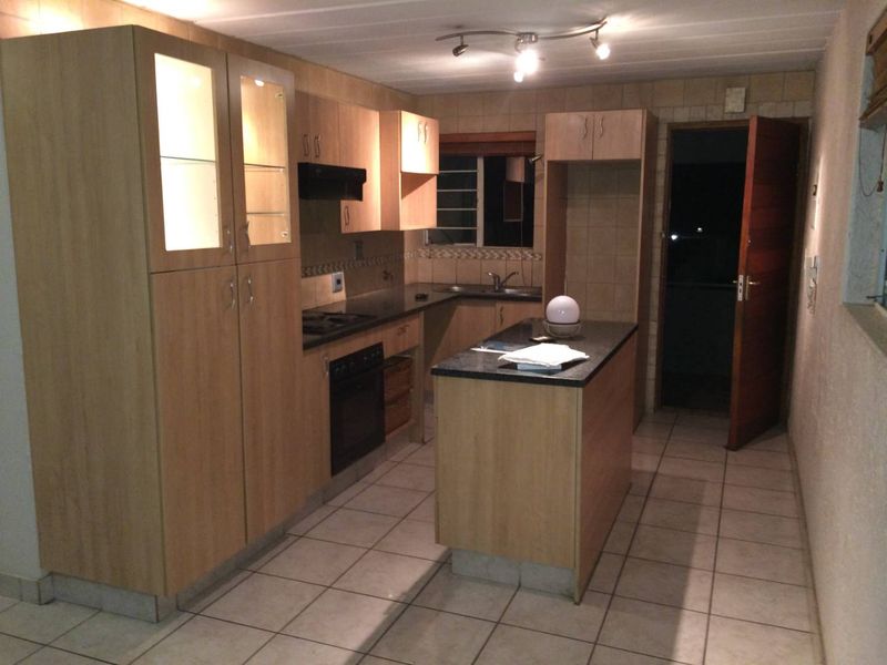 TWO BEDROOM APARTMENT IN MIDRAND : AVAILABLE 1 SEPTEMBER 2026 - Photo 2