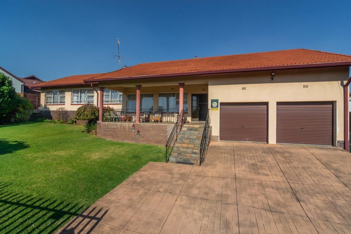 Spacious family Home with flatlet in tranquil Wilro Park - Photo 2