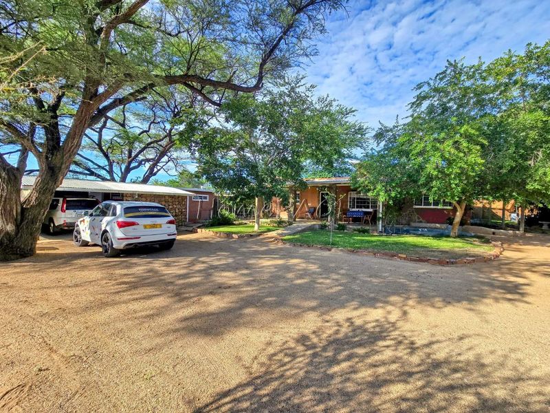 Omaruru:  Quaint Cottage Style 3 Bedr home is for sale - Photo 4