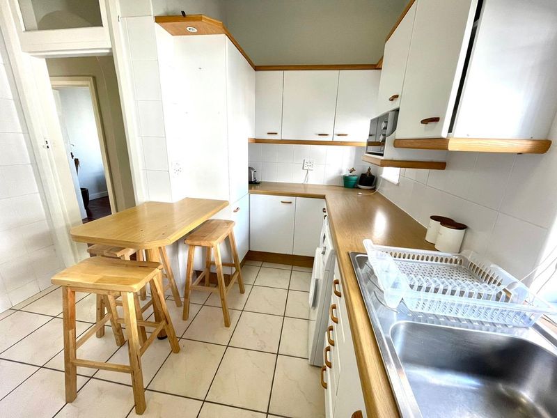 2 Bedroom Furnished - Bantry Bay - Photo 7