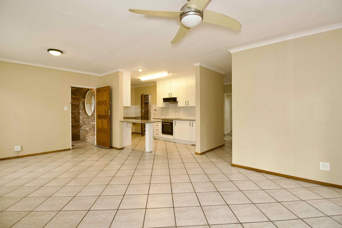 The ideal home in a great neighbourhood - Photo 4